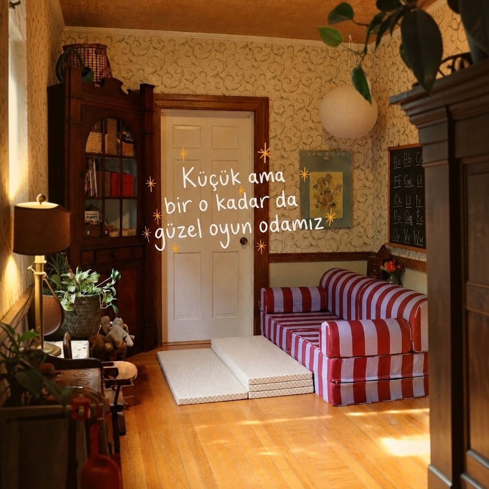 Çocuk için koltuk ve yer minderinin kullanım farklarını gösteren rahat oturma alanı