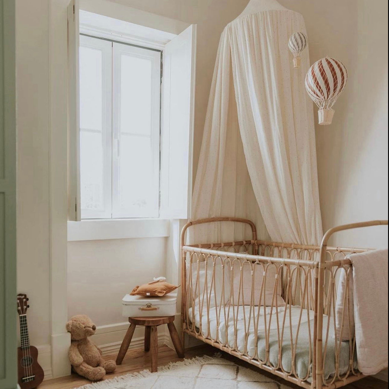     puantiyeli bebek odası cibinliği