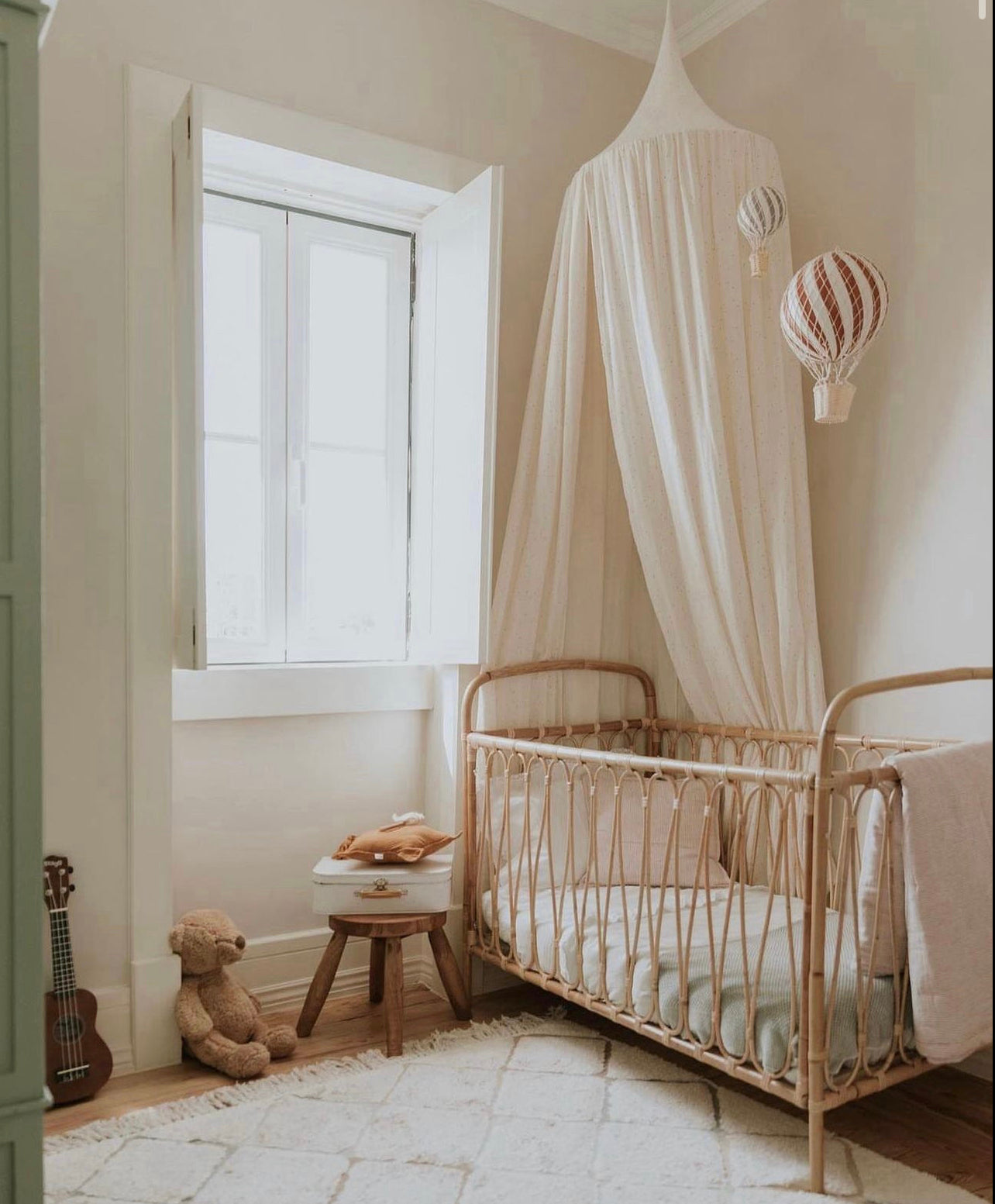     puantiyeli bebek odası cibinliği