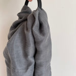 Füme renk %100 keten halka sling ile günlük kullanıma uygun ergonomik bebek taşıma slingi